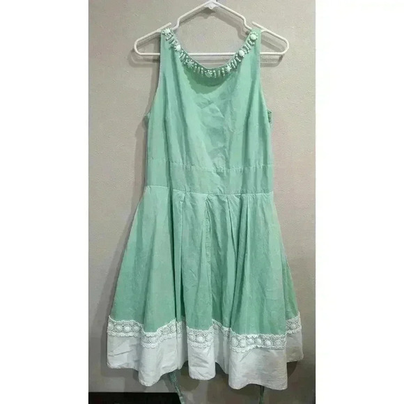 Mint green sleeveless party dress w/white jeweled collar & white lace hem line - Picture 1 of 6